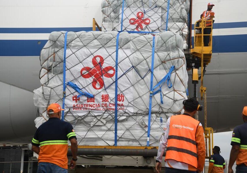 Primer lote de ayuda de China por terremotos llega a Venezuela