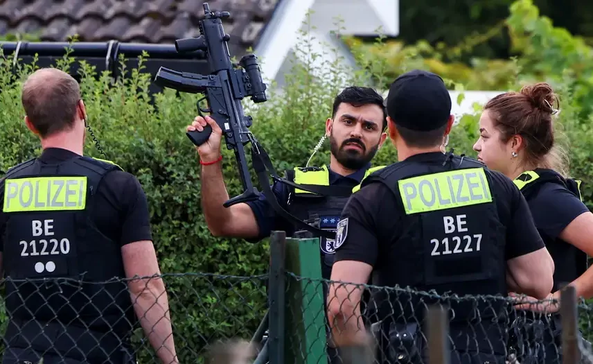Berlín: policía abate a presunto atacante de Día del Orgullo