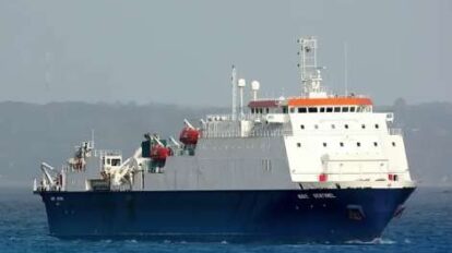 Buque especializado repara cable submarino tras ruptura por terremotos