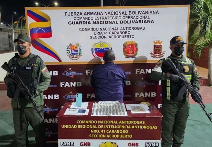 Detienen a sujeto con droga en Aeropuerto Arturo Michelena