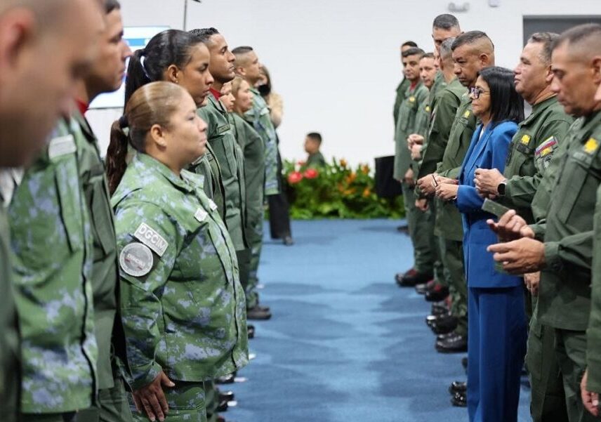 Presidenta (e) encabeza acto de ascensos militares de la Guardia de Honor Presidencial y Dgcim
