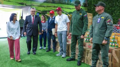 Delcy Rodríguez recibe 35 toneladas de ayuda humanitaria de Rusia