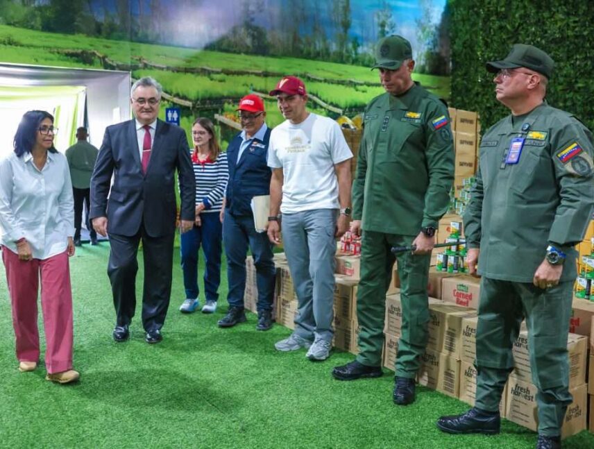 Delcy Rodríguez recibe 35 toneladas de ayuda humanitaria de Rusia