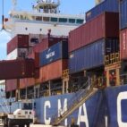 Llega cargamento de alimentos al Puerto El Guamache en Nueva Esparta