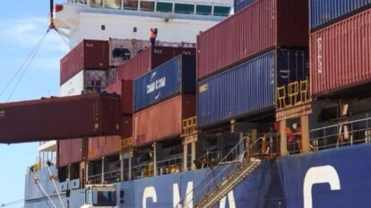 Llega cargamento de alimentos al Puerto El Guamache en Nueva Esparta