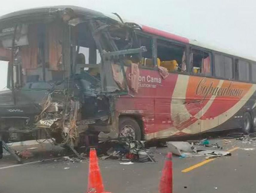 Choque de autobuses en Perú deja 5 fallecidos y 16 heridos