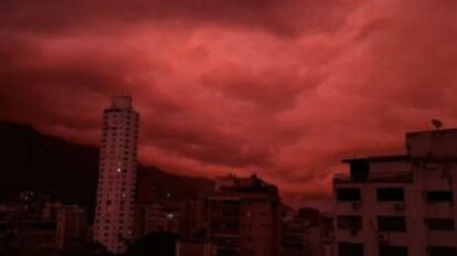 ¿Por qué el cielo se ilumino de rojo en Caracas y La Guaira?