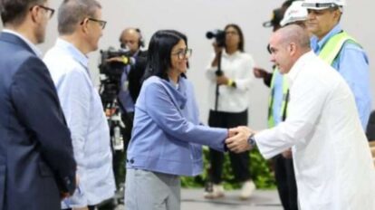 Gobierno condecora a la brigada de rescate de Cuba