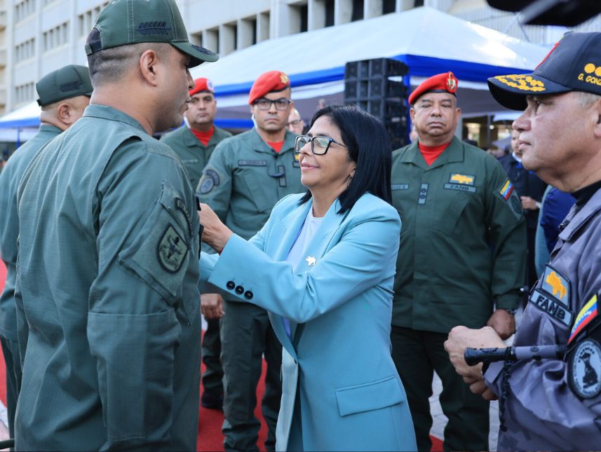 Delcy Rodríguez lideró ascensos militares a 243 años del Natalicio del Libertador