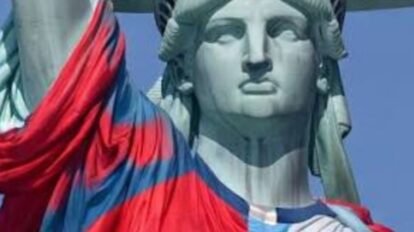 Estatua de la Libertad se viste de mundial.