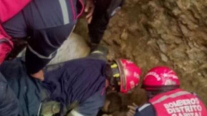 Bomberos de Caracas rescatan a hombre en Antímano
