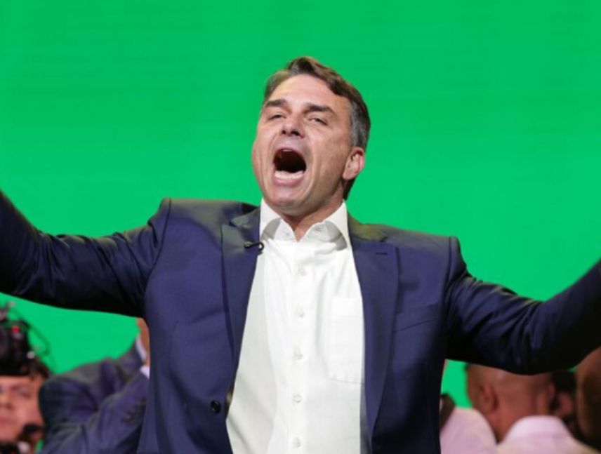Flavio Bolsonaro anuncia su candidatura presidencial