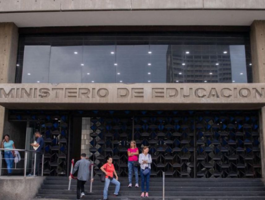Ministerio de educación reactiva atención presencial
