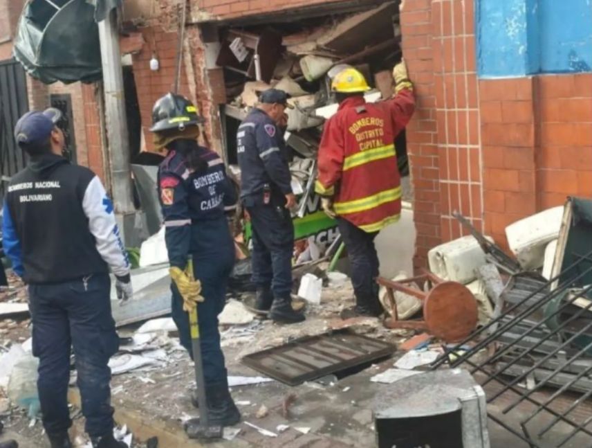 Dos heridos por deflagración de bombona de gas