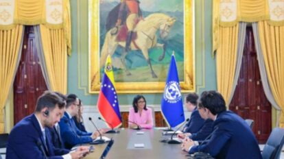 Presidenta encargada Delcy Rodríguez se reunión con delegación del FMI