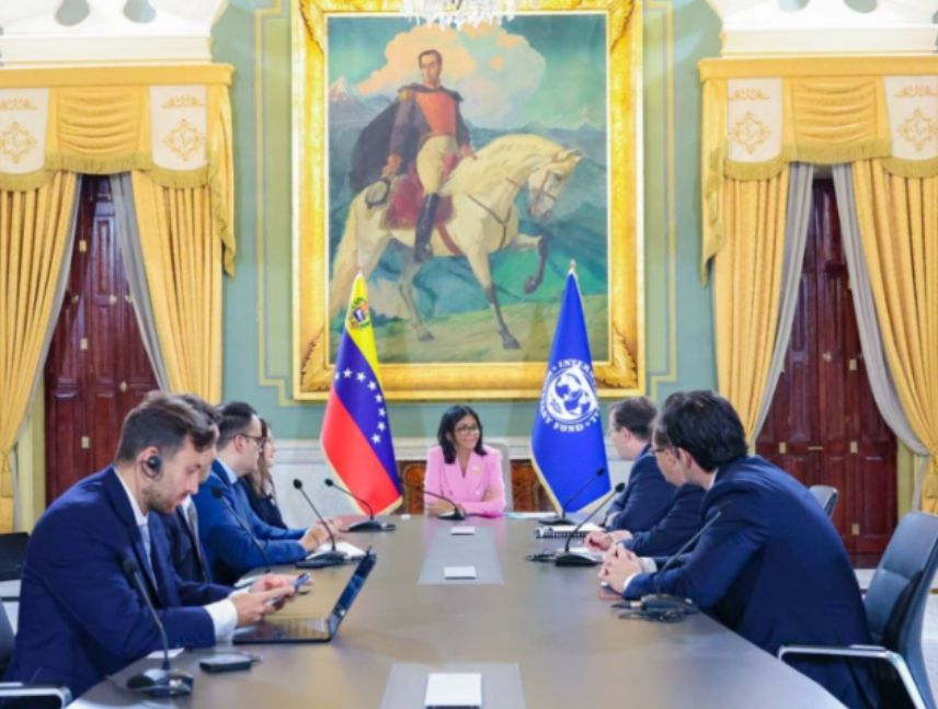 Presidenta encargada Delcy Rodríguez se reunión con delegación del FMI