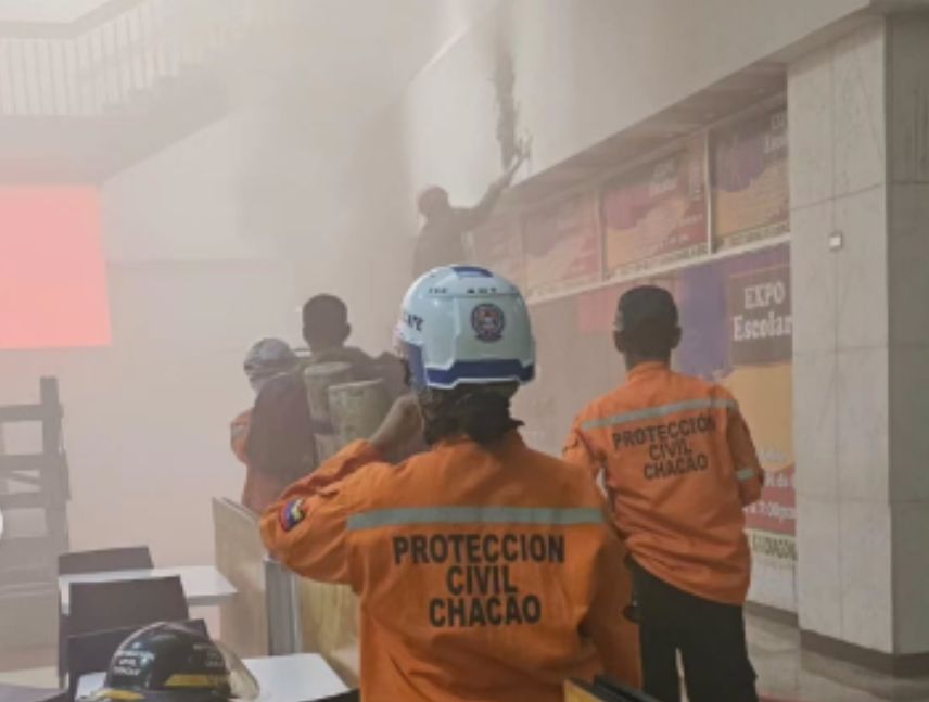 Reportan incendio en el CCCT