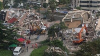 Labores de rescate en Residencias Maribel