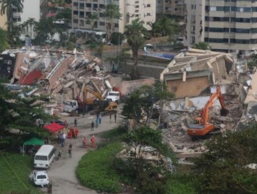 Labores de rescate en Residencias Maribel