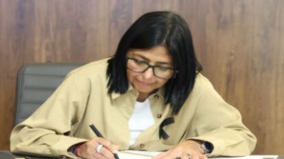 Delcy Rodríguez firmó Ley de Hidrocarburos