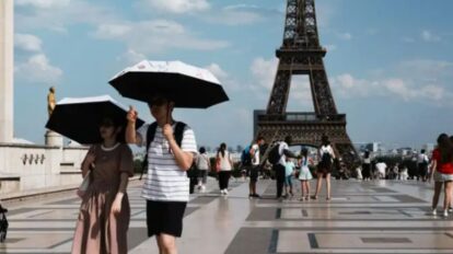 Torre Eiffel y museos cierran por ola de calor.