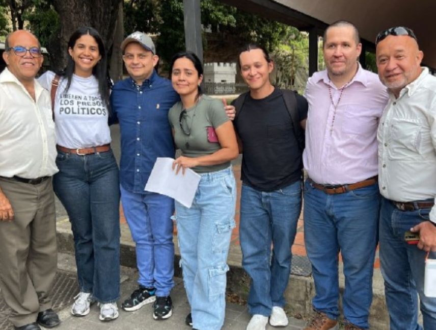 Liberan a presos políticos