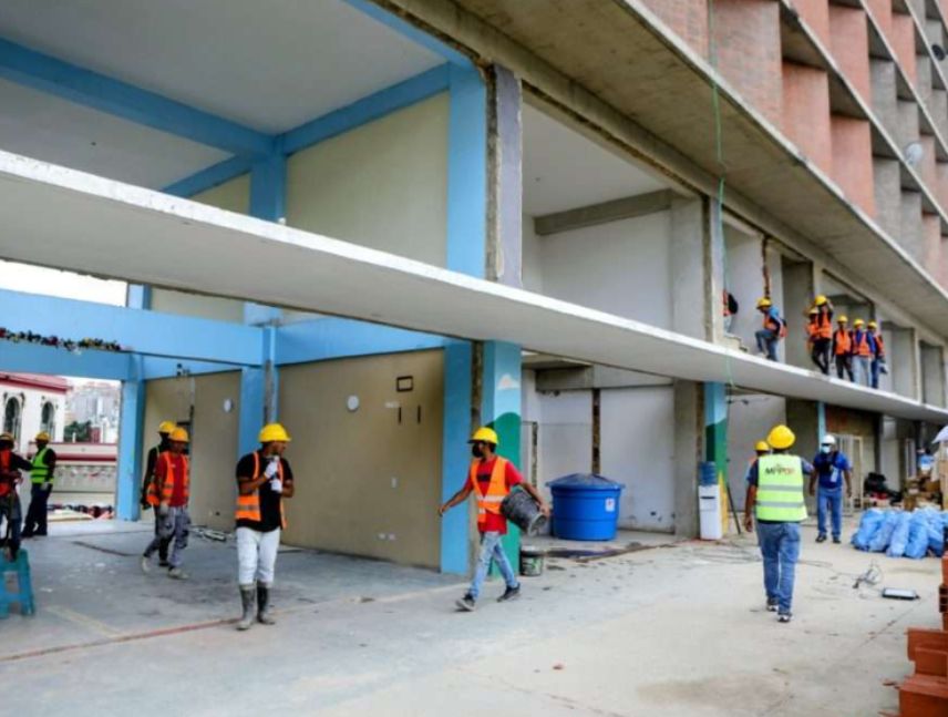 Aragua avanza en recuperación de edificios tras terremotos.