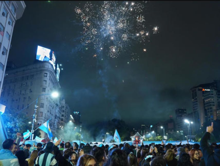 Argentinos celebran victoria de su selección
