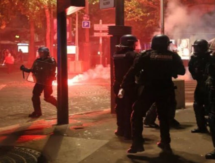 Francia se prepara para posibles disturbios ante resultados del mundial.