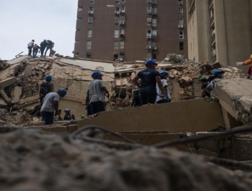 Siguen labores de rescate en Chacao