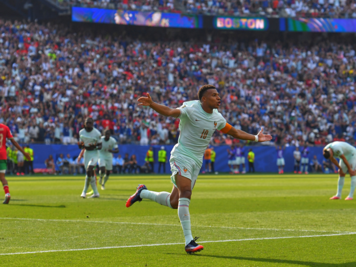 Mbappé y Dembélé guían a Francia a Semifinales