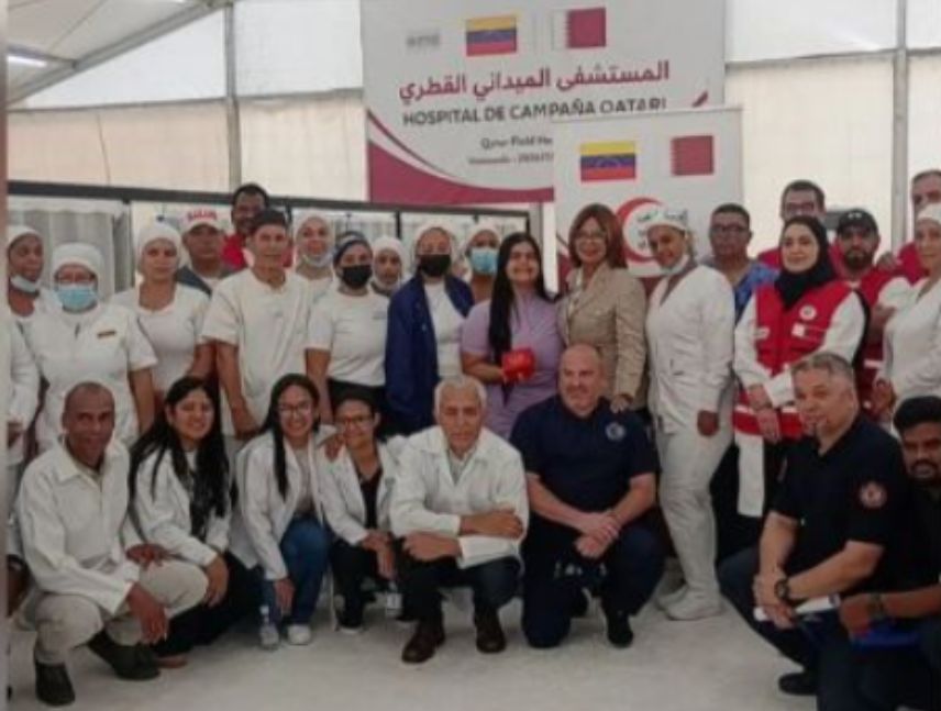 Llega equipo médico de Qatar a La Guaira.