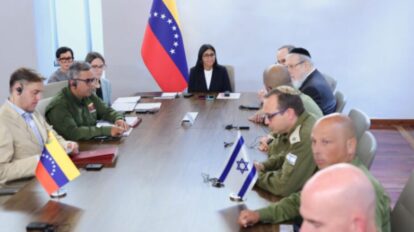 Delcy Rodríguez agradece a comitiva de Israel por apoyo tras los sismos.