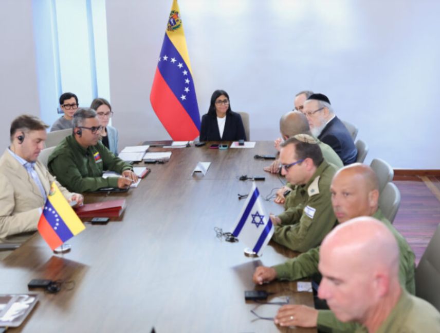 Delcy Rodríguez agradece a comitiva de Israel por apoyo tras los sismos.