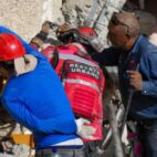 Trabajadores de guayana apoyan en rescates en La Guaira