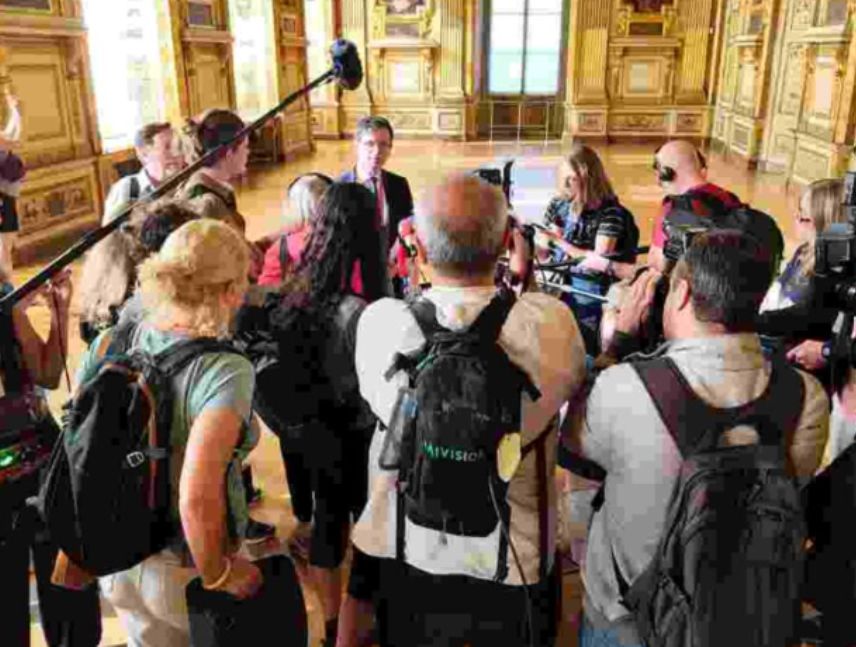 Museo de Louvre reabre galería de Apolo tras robo