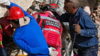 Trabajadores de guayana apoyan en rescates en La Guaira