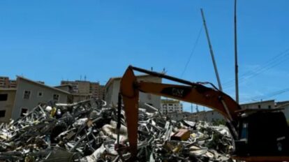 Constructora turca se pronuncia por casas colapsadas.