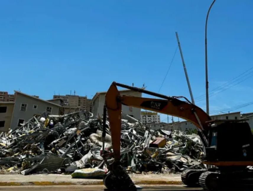 Constructora turca se pronuncia por casas colapsadas.