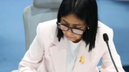 Insisten en devolución del oro retenido en Reino Unido.