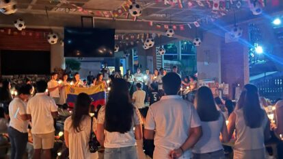 Realizan rosario iluminado en la Ucab Guayana