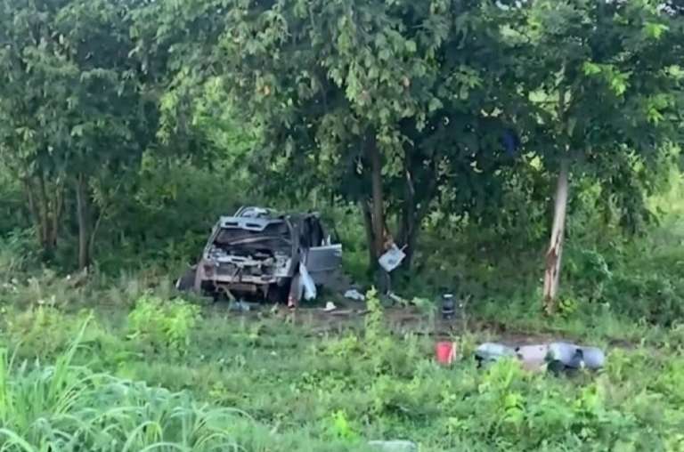 Tres muertos en choque de vehículo contra un árbol