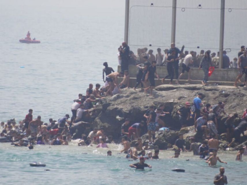 Sube a 57 los muertos durante entrada de migrantes de Marruecos a Ceuta
