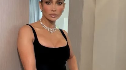 Jennifer Lopez deslumbra en boda Taylor Swift y Travis Kelce