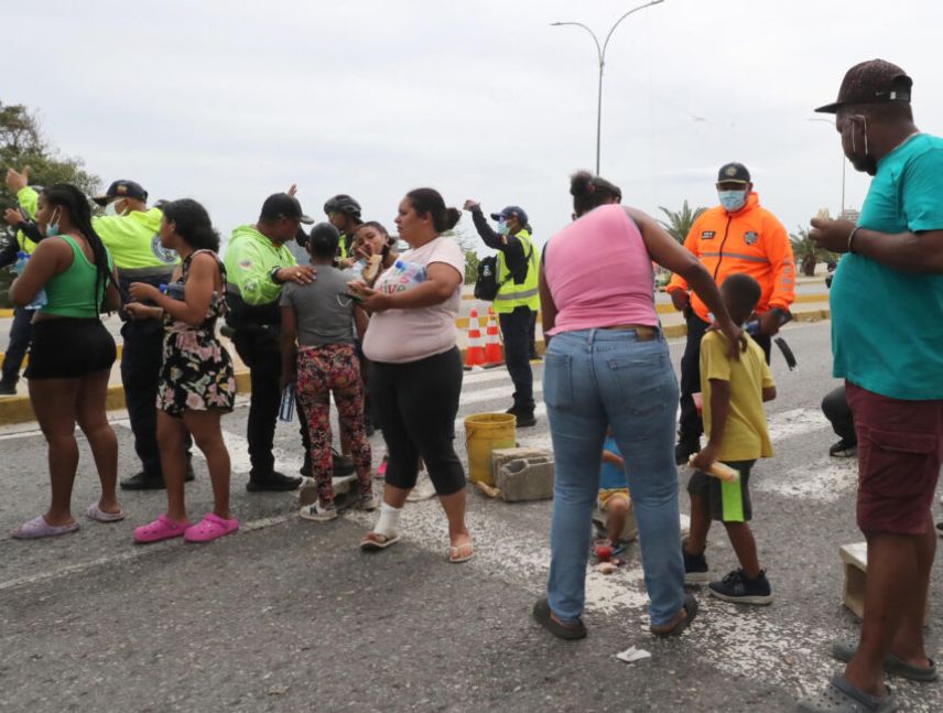 Damnificados protestan en La Guaira para exigir reubicación