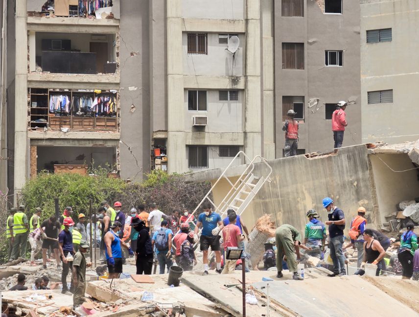 Finalizan labores de remoción de escombros en el edificio Rita