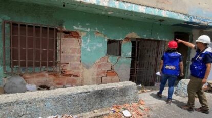 Inspeccionan edificaciones afectadas por sismos en la parroquia Sucre