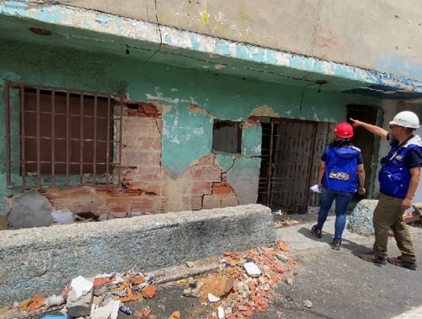 Inspeccionan edificaciones afectadas por sismos en la parroquia Sucre