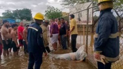 Descarga eléctrica en calle inundada deja dos fallecidos en Falcón