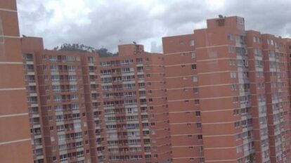 Diputados de la AN ceden 200 apartamentos a damnificados